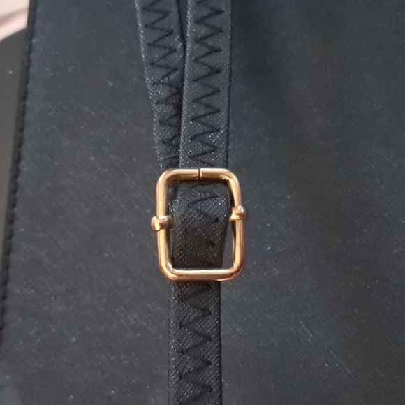 Crossbody/shoulder strap adj. Mid sized bag, w/ with zipper closure, zip pouch - Picture 8 of 11